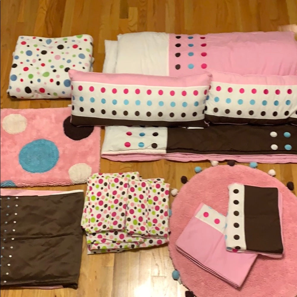 Girls Queen Brown/Pink Polka Dot Bedroom Set